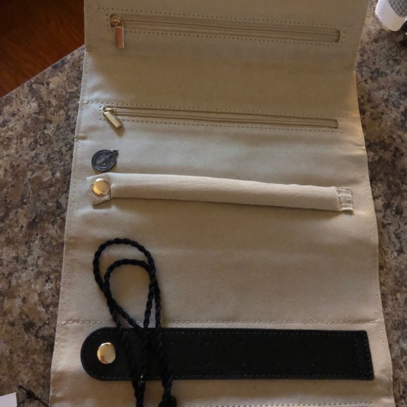 Jewelry keeper/bag - Picture 2 of 3